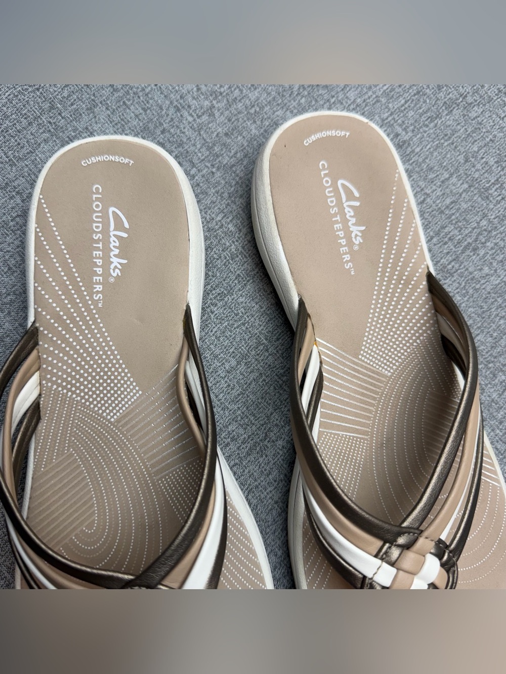 Clarks Cloudsteppers Breeze Coral Brown Metallic Combo Thong Sandals - Picture 2 of 7